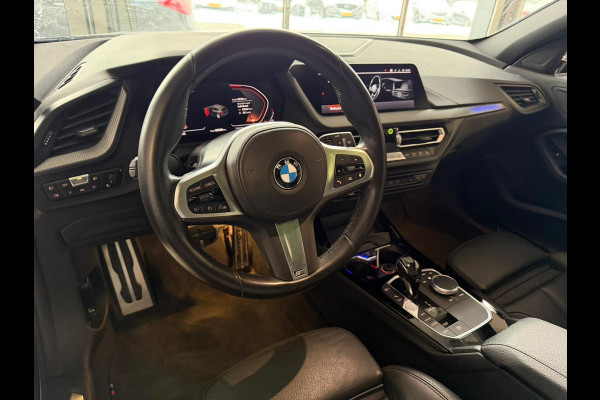 BMW 1-serie 118i M-Sport Shadow | Pano | 19 '' | HIFI | Ambient