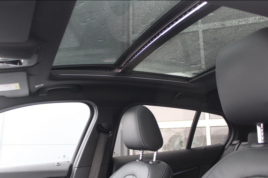 BMW 1-serie 118i M-Sport Shadow | Pano | 19 '' | HIFI | Ambient