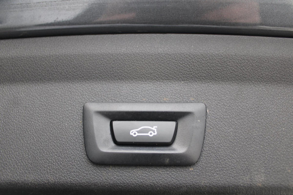 BMW 1-serie 118i M-Sport Shadow | Pano | 19 '' | HIFI | Ambient