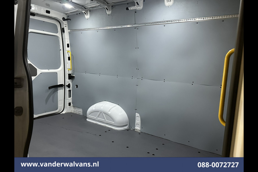 Volkswagen Crafter 2.0 TDI 141pk L3H3 L2H2 Euro6 Airco | Apple Carplay | Android Auto | Camera | Stoelverwarming Parkeersensoren