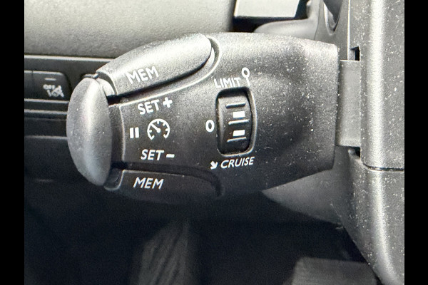Citroën C3 Aircross 130pk Shine (Camera - Leder - 17"incl 4S - Automatische Airco - Grip Controle - LED - Parkeersensoren - Navigatie)