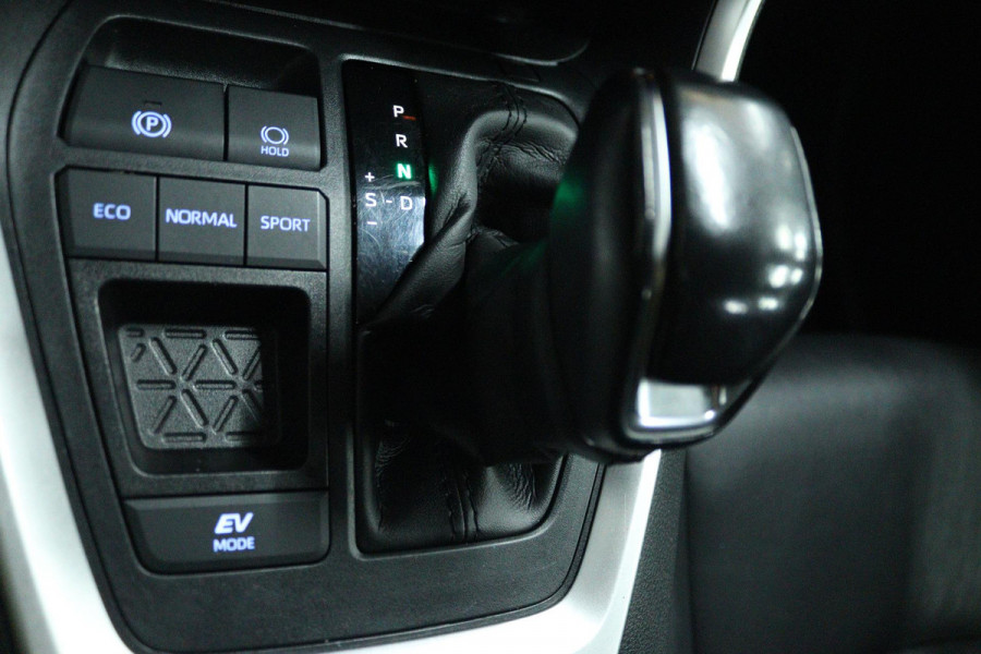 Toyota RAV4 2.5 Hybrid Active (TREKHAAK, STUUR/STOEL VERWARMING, CAMERA, ELEKTR STOELEN, CRUISE CONTROL, PARKEERSENSOREN)