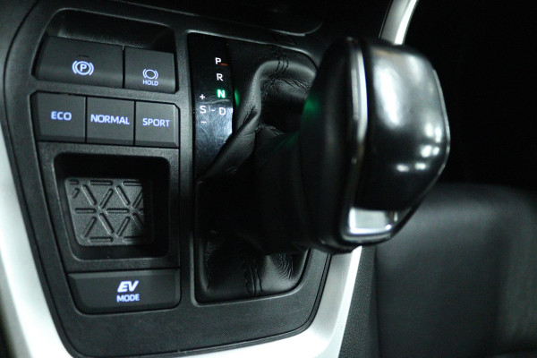 Toyota RAV4 2.5 Hybrid Active (TREKHAAK, STUUR/STOEL VERWARMING, CAMERA, ELEKTR STOELEN, CRUISE CONTROL, PARKEERSENSOREN)