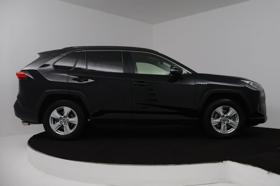 Toyota RAV4 2.5 Hybrid Active (TREKHAAK, STUUR/STOEL VERWARMING, CAMERA, ELEKTR STOELEN, CRUISE CONTROL, PARKEERSENSOREN)
