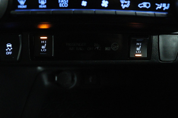 Toyota RAV4 2.5 Hybrid Active (TREKHAAK, STUUR/STOEL VERWARMING, CAMERA, ELEKTR STOELEN, CRUISE CONTROL, PARKEERSENSOREN)