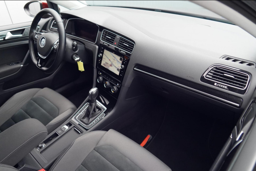 Volkswagen Golf 1.5 TSI Highline / NL-Auto / 47dkm NAP / LED / Navi / Adaptieve Cruise / Camera / Automaat