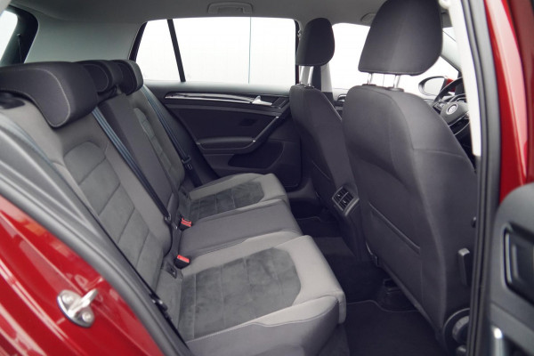 Volkswagen Golf 1.5 TSI Highline / NL-Auto / 47dkm NAP / LED / Navi / Adaptieve Cruise / Camera / Automaat