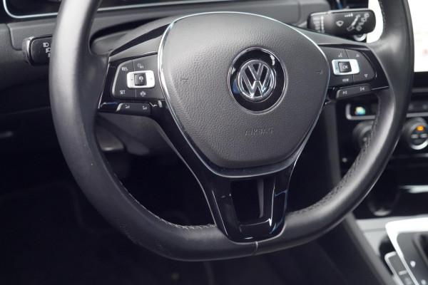 Volkswagen Golf 1.5 TSI Highline / NL-Auto / 47dkm NAP / LED / Navi / Adaptieve Cruise / Camera / Automaat