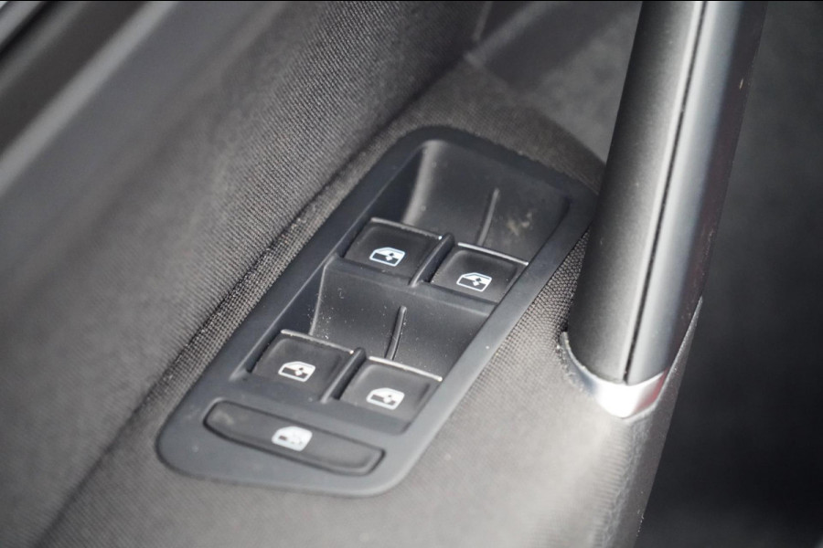 Volkswagen Golf 1.5 TSI Highline / NL-Auto / 47dkm NAP / LED / Navi / Adaptieve Cruise / Camera / Automaat