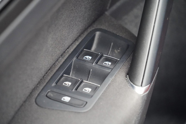 Volkswagen Golf 1.5 TSI Highline / NL-Auto / 47dkm NAP / LED / Navi / Adaptieve Cruise / Camera / Automaat