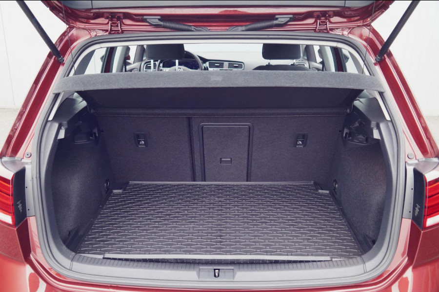 Volkswagen Golf 1.5 TSI Highline / NL-Auto / 47dkm NAP / LED / Navi / Adaptieve Cruise / Camera / Automaat