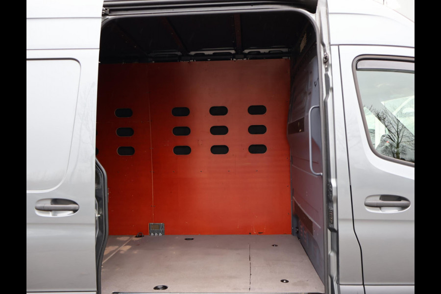 Mercedes-Benz Sprinter 319 3.0 CDI V6 AUT. L3H2 - 3500 KG TREKHAAK | MBUX BREEDBEELD | 18 INCH LMV | CAMERA