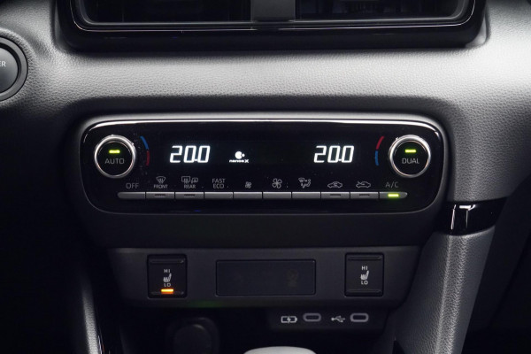 Toyota Yaris 1.5 Hybrid 130 Launch Edition / NL-Auto / 3.890 KM NAP / 1e Eigenaar / Zeer Compleet!