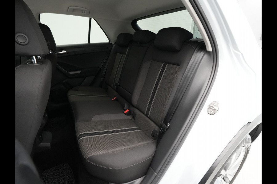 Volkswagen T-Roc 1.0 TSI 115pk Style Navigatie Trekhaak Acc Virtual cockpit Pdc 17