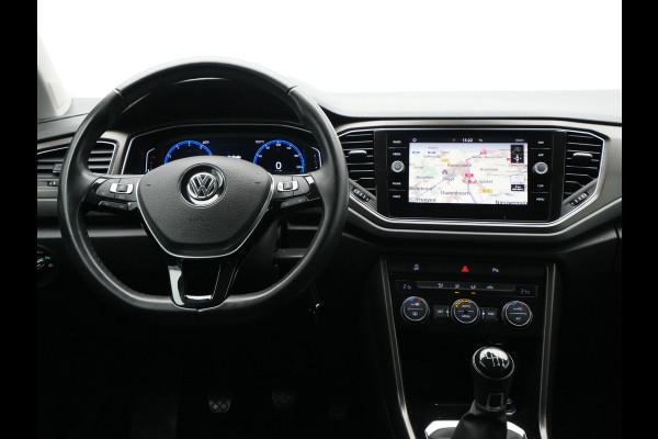Volkswagen T-Roc 1.0 TSI 115pk Style Navigatie Trekhaak Acc Virtual cockpit Pdc 17