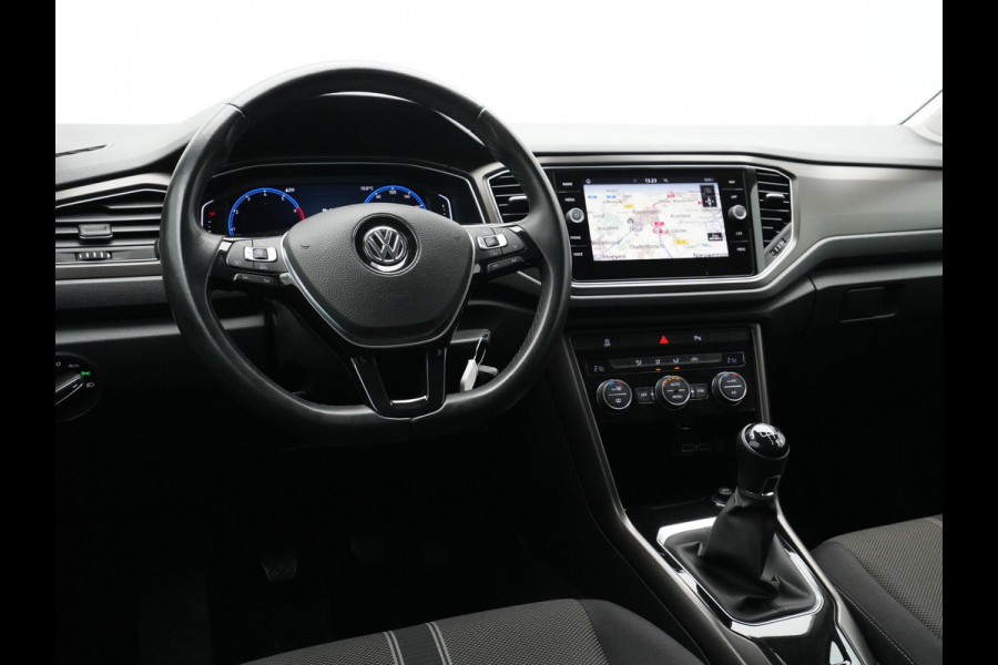 Volkswagen T-Roc 1.0 TSI 115pk Style Navigatie Trekhaak Acc Virtual cockpit Pdc 17