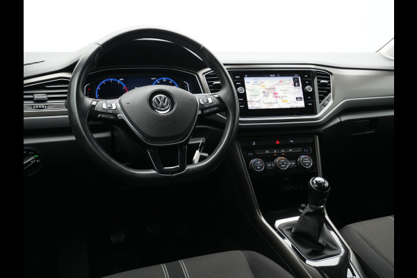 Volkswagen T-Roc 1.0 TSI 115pk Style Navigatie Trekhaak Acc Virtual cockpit Pdc 17