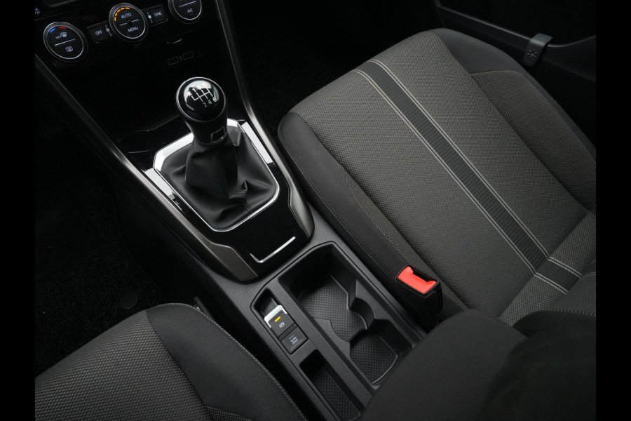 Volkswagen T-Roc 1.0 TSI 115pk Style Navigatie Trekhaak Acc Virtual cockpit Pdc 17