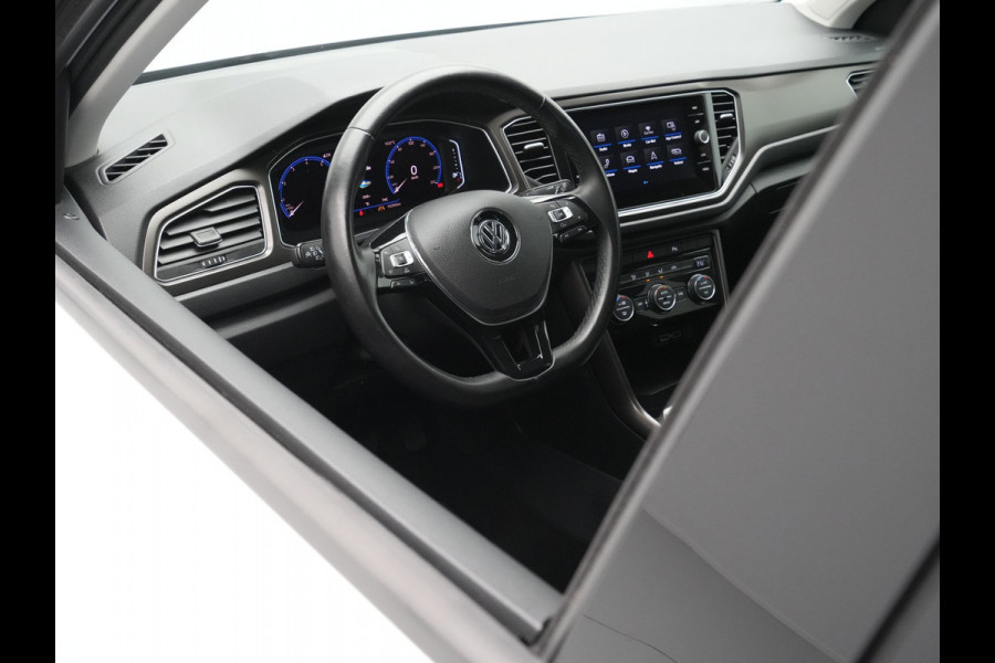 Volkswagen T-Roc 1.0 TSI 115pk Style Navigatie Trekhaak Acc Virtual cockpit Pdc 17