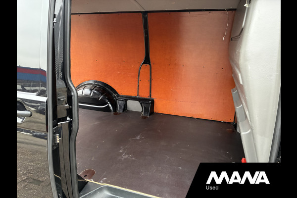 Volkswagen Transporter 2.0 TDI L2H1 Trekhaak Cruise Sensoren Airco