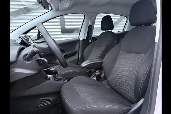 Peugeot 208 1.2 PureTech Blue Lion 2e Eigenaar,Navi,Airco,Cruise,PDC,Apple Carplay,Distributie v.v. in 2024,N.A.P,Nieuwe APK bij Aflevering