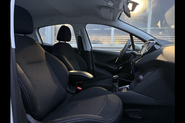 Peugeot 208 1.2 PureTech Blue Lion 2e Eigenaar,Navi,Airco,Cruise,PDC,Apple Carplay,Distributie v.v. in 2024,N.A.P,Nieuwe APK bij Aflevering