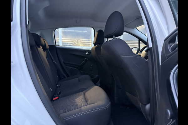 Peugeot 208 1.2 PureTech Blue Lion 2e Eigenaar,Navi,Airco,Cruise,PDC,Apple Carplay,Distributie v.v. in 2024,N.A.P,Nieuwe APK bij Aflevering
