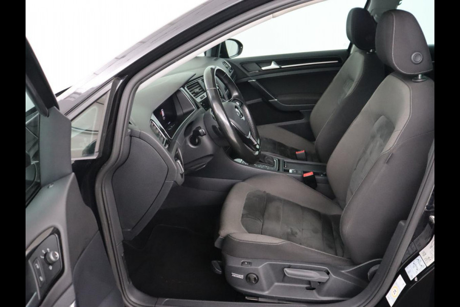Volkswagen Golf 1.5 TSI R Line | Stoelverwarming | Camera | Full LED | Adaptive cruise | 19'' | Virtual Cockpit | Massage | Carplay | Navigatie