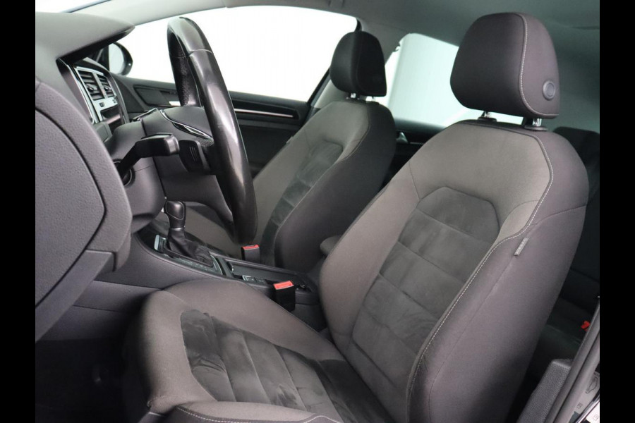 Volkswagen Golf 1.5 TSI R Line | Stoelverwarming | Camera | Full LED | Adaptive cruise | 19'' | Virtual Cockpit | Massage | Carplay | Navigatie