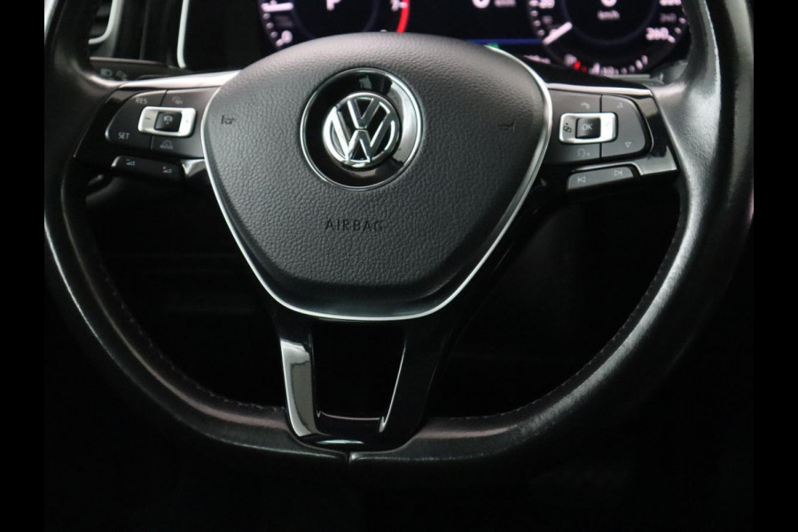 Volkswagen Golf 1.5 TSI R Line | Stoelverwarming | Camera | Full LED | Adaptive cruise | 19'' | Virtual Cockpit | Massage | Carplay | Navigatie