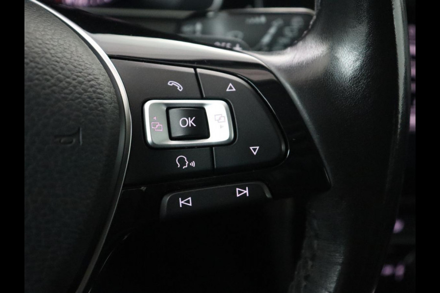 Volkswagen Golf 1.5 TSI R Line | Stoelverwarming | Camera | Full LED | Adaptive cruise | 19'' | Virtual Cockpit | Massage | Carplay | Navigatie