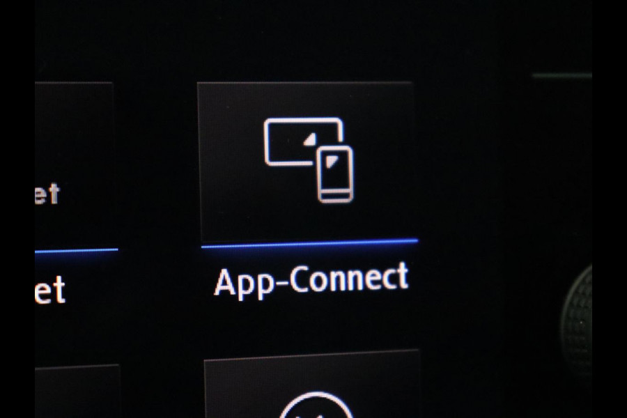 Volkswagen Golf 1.5 TSI R Line | Stoelverwarming | Camera | Full LED | Adaptive cruise | 19'' | Virtual Cockpit | Massage | Carplay | Navigatie