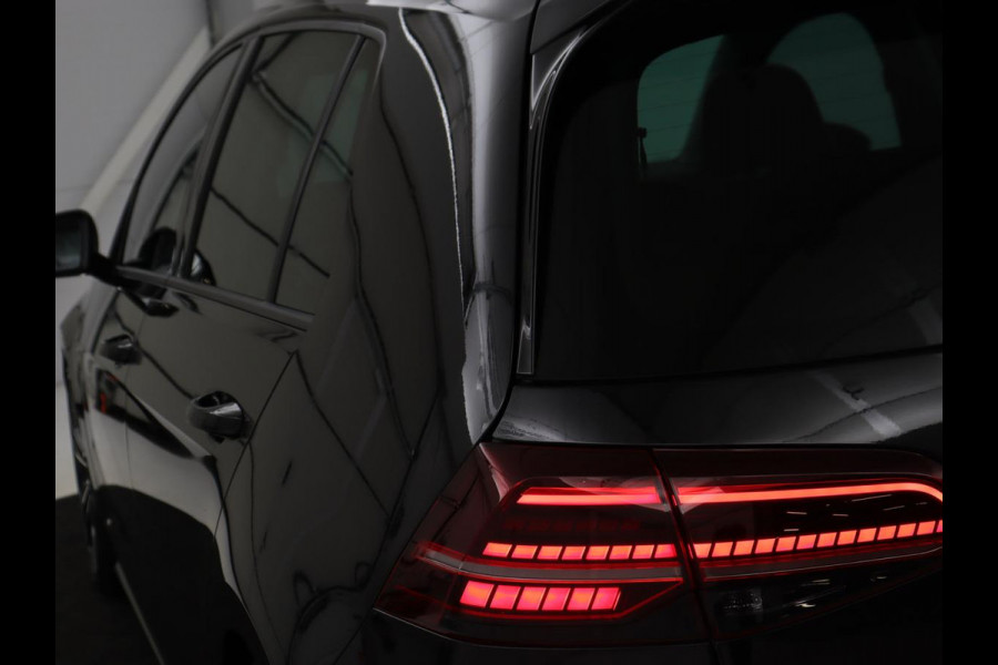 Volkswagen Golf 1.5 TSI R Line | Stoelverwarming | Camera | Full LED | Adaptive cruise | 19'' | Virtual Cockpit | Massage | Carplay | Navigatie
