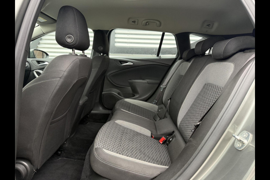 Opel Astra Sports Tourer 1.2 Business Edition 2e Eigenaar,Apple Carplay,Airco,Camera,Cruise,PDC,Trekhaak,N.A.P,APK tot 07-2026