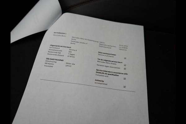 Mercedes-Benz A-Klasse 250 e AMG Line Plug In Hybrid 218pk Dealer O.H PHEV | Panodak | Camera | Night Pakket | Alcantara Sportstoelen Verwarmd | MBUX | Widescreen Navi | Sfeerverlichting | Apple Carplay | Virtual | DAB | 18"L.M |