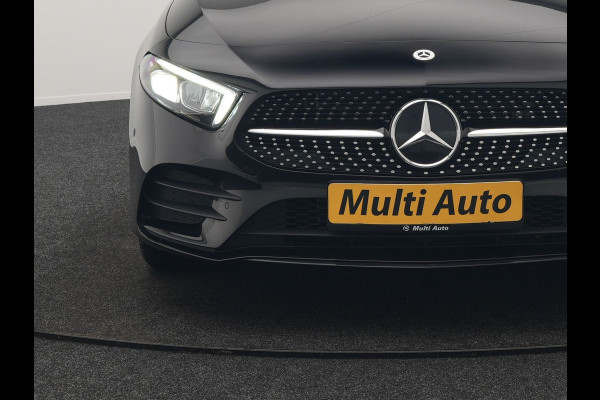 Mercedes-Benz A-Klasse 250 e AMG Line Plug In Hybrid 218pk Dealer O.H PHEV | Panodak | Camera | Night Pakket | Alcantara Sportstoelen Verwarmd | MBUX | Widescreen Navi | Sfeerverlichting | Apple Carplay | Virtual | DAB | 18"L.M |