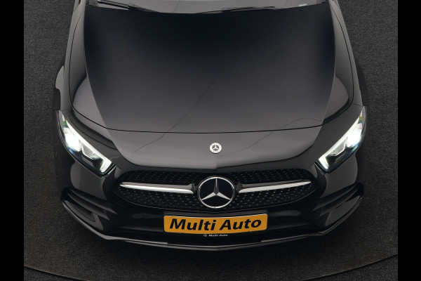 Mercedes-Benz A-Klasse 250 e AMG Line Plug In Hybrid 218pk Dealer O.H PHEV | Panodak | Camera | Night Pakket | Alcantara Sportstoelen Verwarmd | MBUX | Widescreen Navi | Sfeerverlichting | Apple Carplay | Virtual | DAB | 18"L.M |