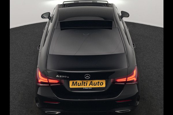 Mercedes-Benz A-Klasse 250 e AMG Line Plug In Hybrid 218pk Dealer O.H PHEV | Panodak | Camera | Night Pakket | Alcantara Sportstoelen Verwarmd | MBUX | Widescreen Navi | Sfeerverlichting | Apple Carplay | Virtual | DAB | 18"L.M |