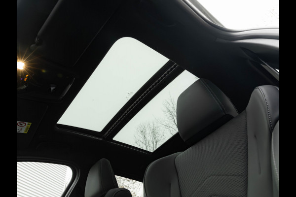 BMW 1-serie M135 xDrive - Pano - Driving Ass - Harman Kardon - Camera