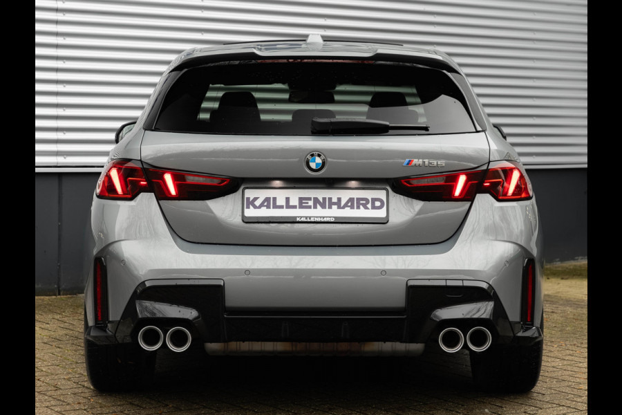 BMW 1-serie M135 xDrive - Pano - Driving Ass - Harman Kardon - Camera