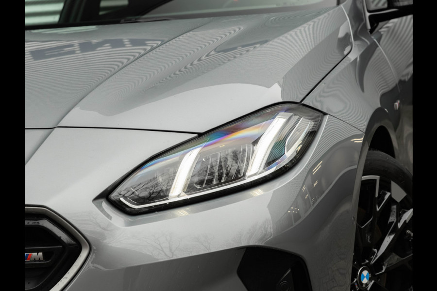 BMW 1-serie M135 xDrive - Pano - Driving Ass - Harman Kardon - Camera