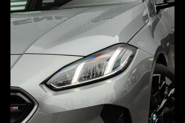 BMW 1-serie M135 xDrive - Pano - Driving Ass - Harman Kardon - Camera