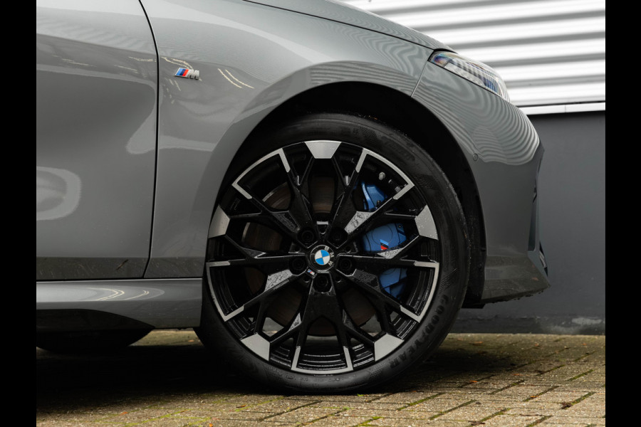 BMW 1-serie M135 xDrive - Pano - Driving Ass - Harman Kardon - Camera