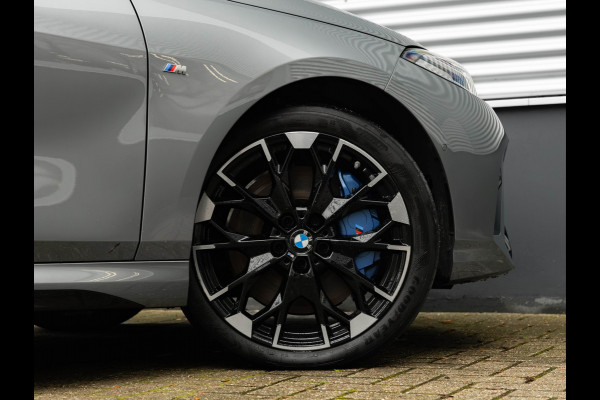 BMW 1-serie M135 xDrive - Pano - Driving Ass - Harman Kardon - Camera