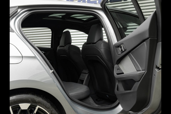 BMW 1-serie M135 xDrive - Pano - Driving Ass - Harman Kardon - Camera