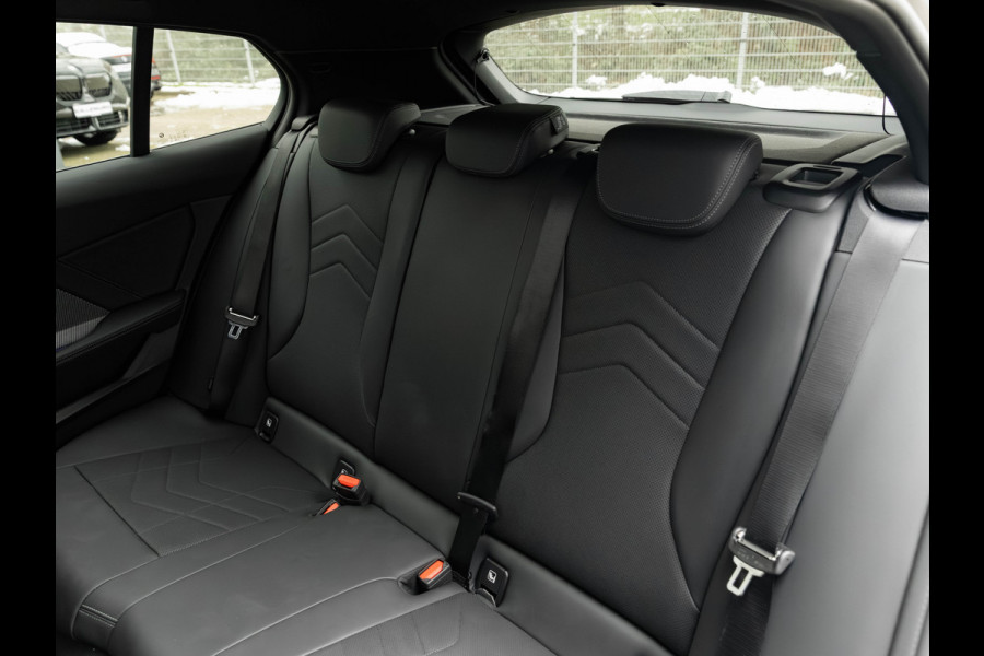 BMW 1-serie M135 xDrive - Pano - Driving Ass - Harman Kardon - Camera