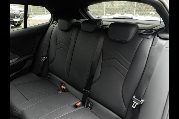 BMW 1-serie M135 xDrive - Pano - Driving Ass - Harman Kardon - Camera