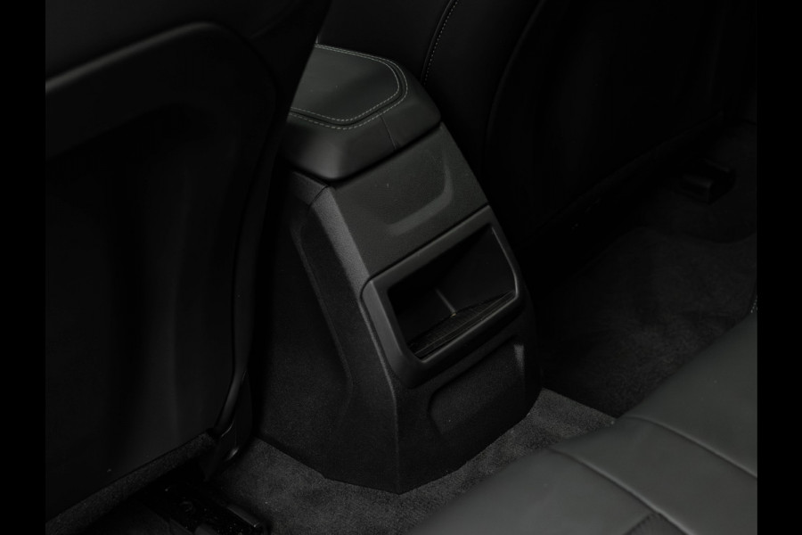 BMW 1-serie M135 xDrive - Pano - Driving Ass - Harman Kardon - Camera