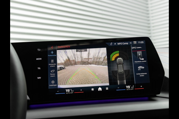 BMW 1-serie M135 xDrive - Pano - Driving Ass - Harman Kardon - Camera