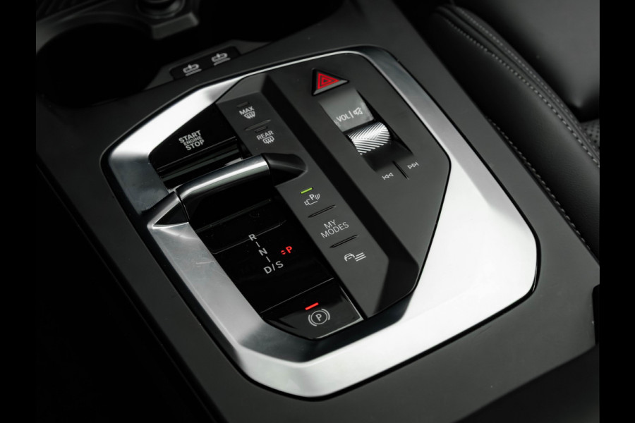 BMW 1-serie M135 xDrive - Pano - Driving Ass - Harman Kardon - Camera